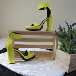 Liliana Yellow Heels